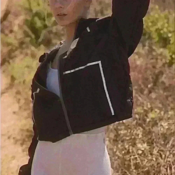 FP Movement Great Escape Run Windbreaker NWOT SMALL Black and Silver - Picture 9 of 9